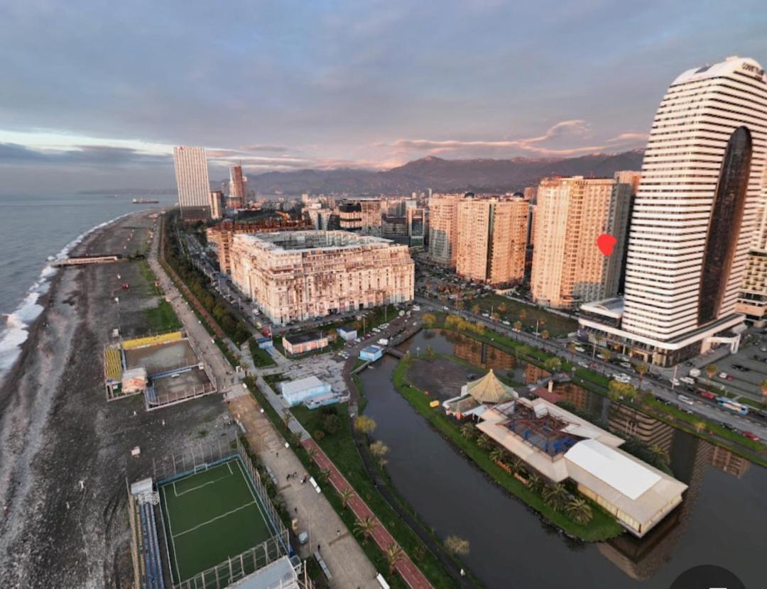 Apartment Roin Batumi Bagian luar foto